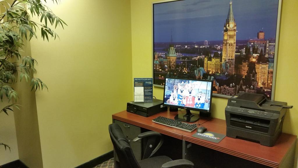 Days Inn By Wyndham Ottawa Airport Extérieur photo