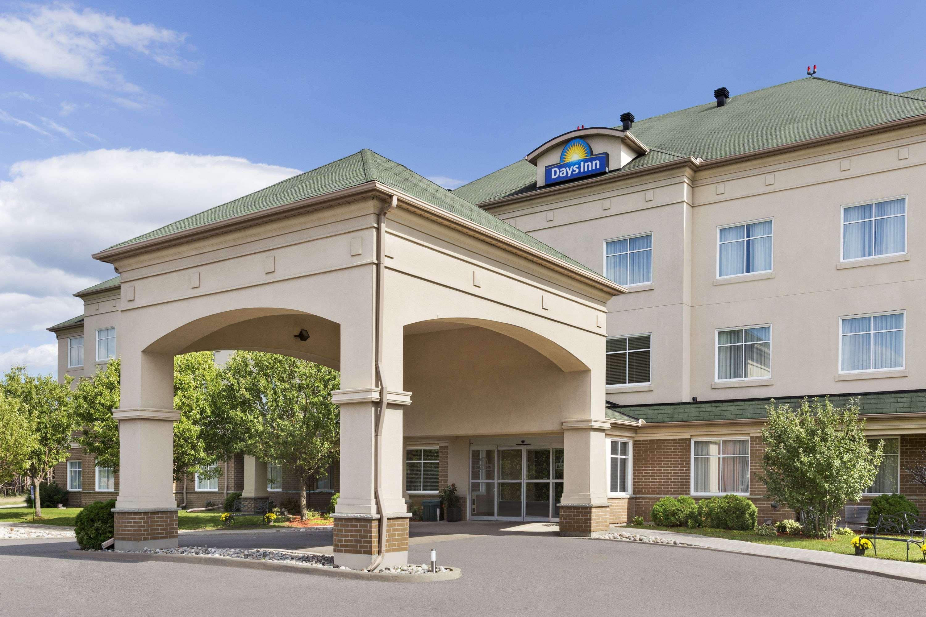 Days Inn By Wyndham Ottawa Airport Extérieur photo